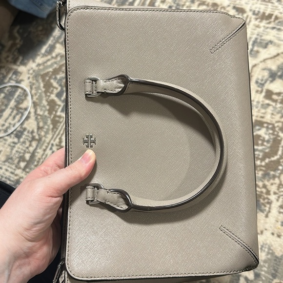 Like new Tory Burch crossbody - Picture 7 of 12